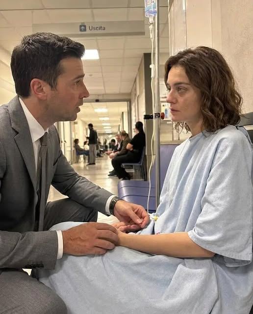 Dos meses después del divorcio, me quedé en shock al ver a mi exesposa deambulando sin rumbo por el hospital. Cuando supe la verdad, me derrumbé por completo.