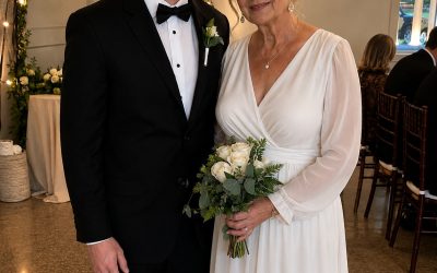 Me casé con una mujer mayor por dinero y un lugar donde quedarme. Después de su funeral, su abogado me entregó una caja y me dijo: “Esto es lo que realmente querías”.