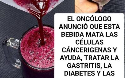 Las mujeres están bebiendo jugo de remolacha