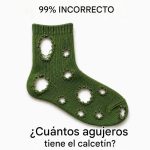 ¡El 99% falla! ¿Cuántos agujeros tiene el calcetín? July 12, 2026 by admin Los acertijos de  Internet tienen una forma especial de hacer que las preguntas sencillas parezcan imposibles.Calzado   Uno de los acertijos más populares pregunta:  “¿Cuántos agujeros tiene el  calcetín?”  La mayoría de la gente echa un vistazo rápido y responde de inmediato.  Entonces descubren que están equivocados.  Por eso, esta adivinanza se ha convertido en una de las favoritas en las redes sociales, desafiando a los espectadores a tomarse su tiempo, prestar atención y pensar detenidamente antes de responder.  Por qué este rompecabezas es tan difícil Ver más Uniformes y ropa de trabajo Ciencias atmosféricas Referencia Cuando la gente ve un calcetín, suele pensar en las aberturas obvias:Puzzles y rompecabezas  La abertura por donde entra el pie  La abertura en la punta del pie (si está rota)  Cualquier agujero visible en la tela  Pero el truco está en que mucha gente solo cuenta los agujeros que ve primero.  El rompecabezas está diseñado para poner a prueba la capacidad de observación, más que las habilidades matemáticas.  Mira con atención.       ⬇️ Para obtener más información , continúa en la página siguiente⬇️