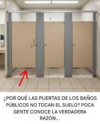 ¿Por qué las puertas de los baños públicos no llegan hasta el suelo? Lee más en el primer comentario.